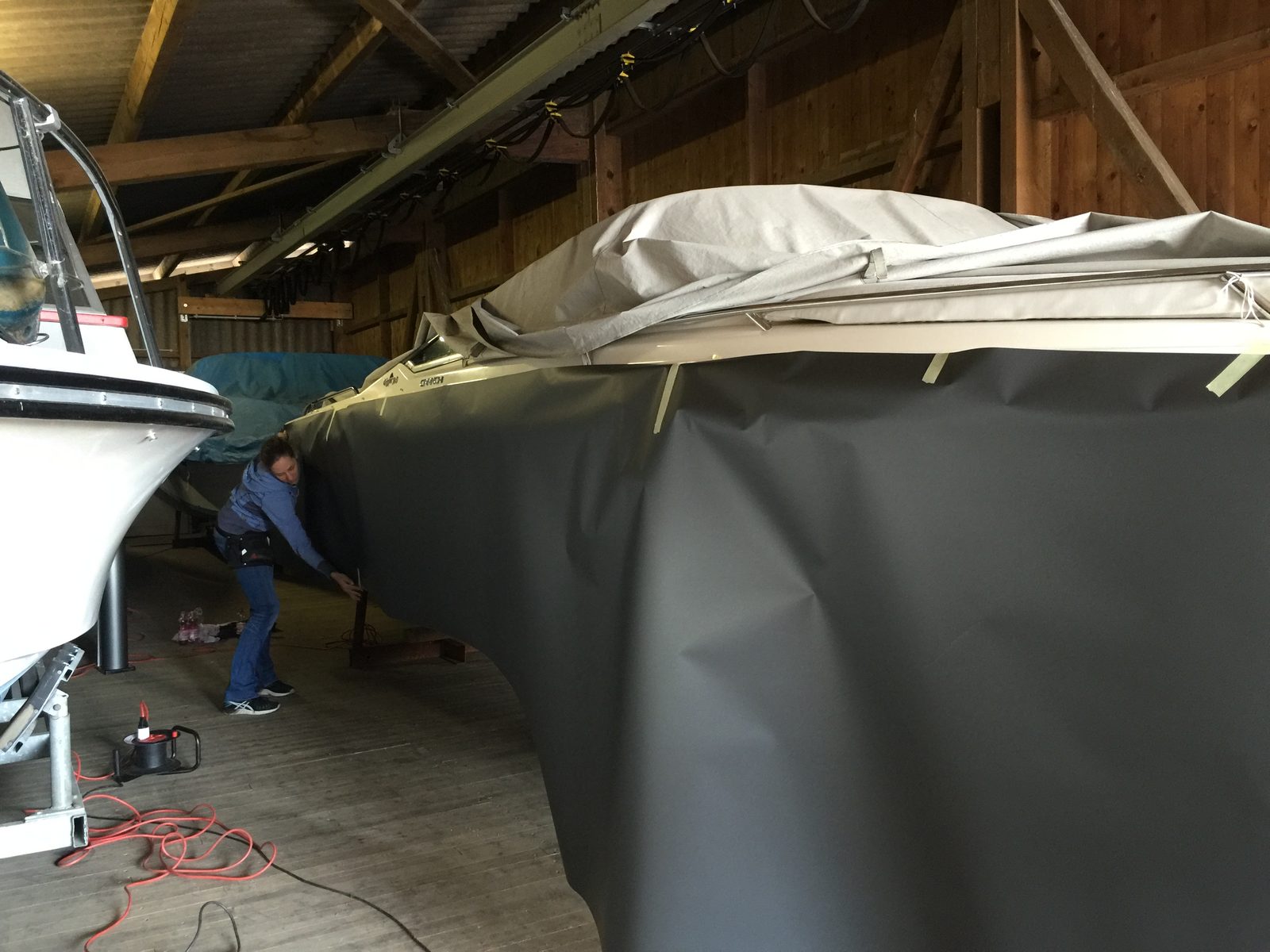 Covering de coque anthracite mat en hivernage – Foliencenter Zürich